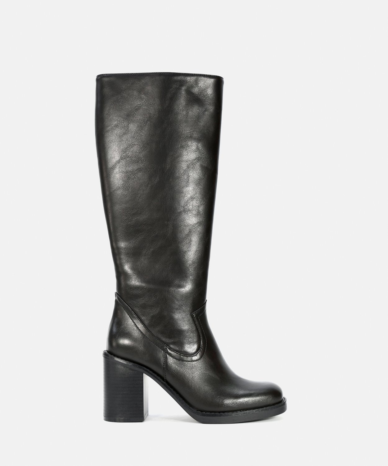 Botas pretas cano alto salto